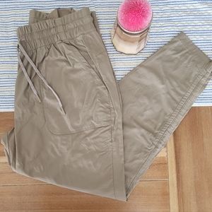 NORTH FACE SIZE L JOGGERS